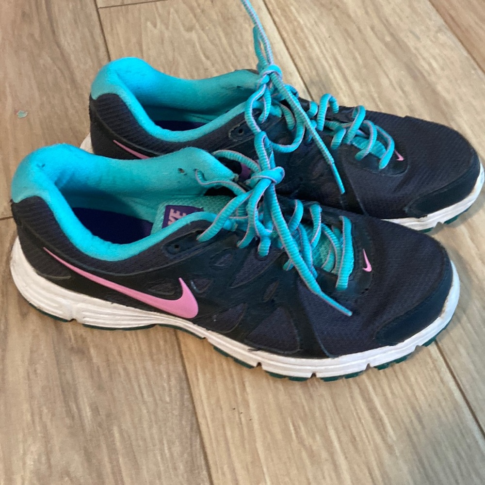 Women’s Nikes Revolution 2 Size 8 Gray Pink Blue Running Athletic Shoes
